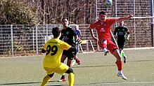 Mit seinem eleganten Heber über Torhüter Ricco Schmeh sorgte Konstantin Hahn für das 4:0 des SC Konstanz-Wollmatingen. Die Gastgeber ...
