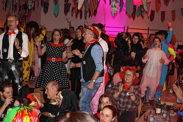 Bild 1: Zirkusfestival beim Sportlerball in Rietheim