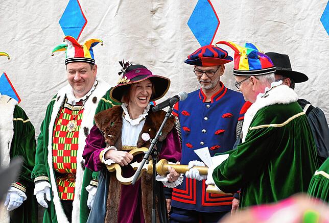 Bild 4: Erst als Pappfigur, dann live: Alle Bilder vom Tag mit Karl Lauterbach in Stockach