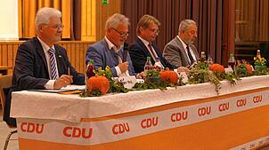 Das Tagungspräsidium beim 45. Kreisparteitag besteht aus (von links) Klaus Burger, Lothar Riebsamen, MdB Thomas Bareiß, Alfred Bücheler. ...