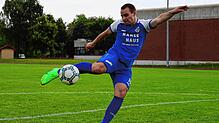 Die Schusstechnik stimmt, doch vor dem gegnerischen Tor wollen Daniel Wehrle und seine Mitspieler vom FC Radolfzell noch gefährlicher ...