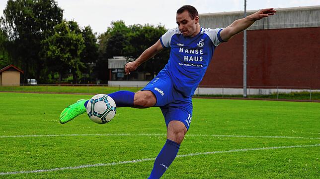 Die Schusstechnik stimmt, doch vor dem gegnerischen Tor wollen Daniel Wehrle und seine Mitspieler vom FC Radolfzell noch gefährlicher ...