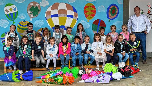 20 Jungen und Mädchen wurden in die Klasse 1a der Hohenlupfenschule Stühlingen eingeschult. Klassenlehrer ist Stefan Eckstein. Bild: Schule
