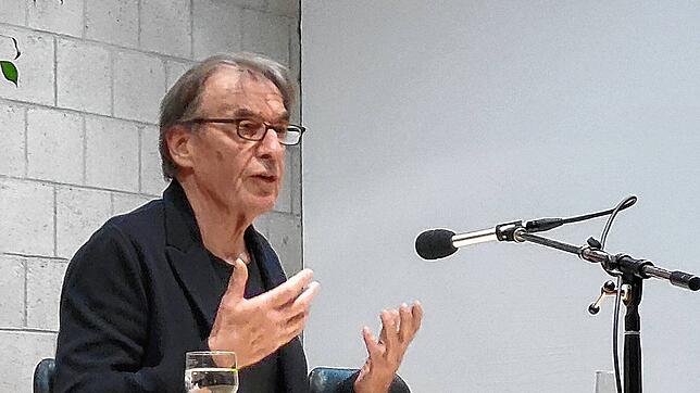 Wolfgang Schorlau bei der Lesung in Singen. Bild: Hubertus Bippus
