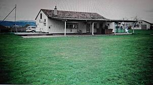 Das Bild zeigt das alte Sportheim des Sportvereins Herten an der Augster Straße, das in den Jahren 1952 bis 1955 in Eigenleistung erbaut ...