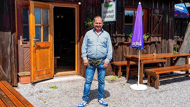 Silviu Sauer (43) ist der neue Eigentümer des Grillschopfs im Unterkirnacher Ackerloch.