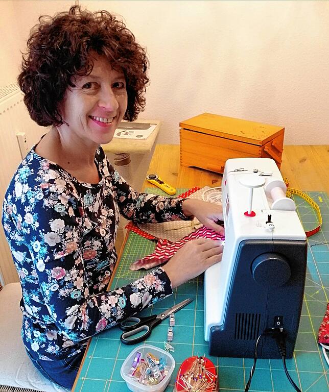Doris Hauger ist Hobbynäherin und hat schon 600 Mund-Nasen-Masken für Freunde, Bekannte und Arbeitskollegen genäht.