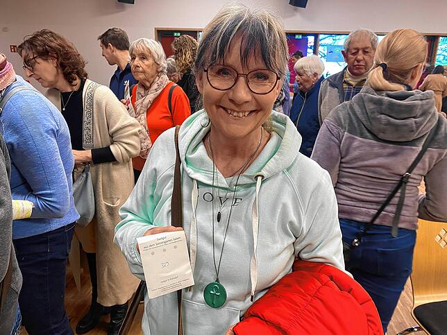 Cornelia Buck aus Schramberg ist zum ersten Mal zur Börse gekommen und hält „querbeet“ Ausschau nach Samen, wie sie erzählt: ...
