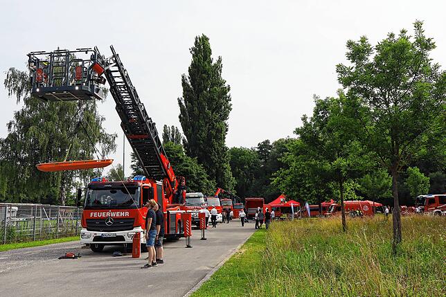 Internationale Feuerwehrfahrzeuge konnten beim Landesjugendfeuerwehrtag in Rielasingen-Worblingen ebenfalls bestaunt werden.
