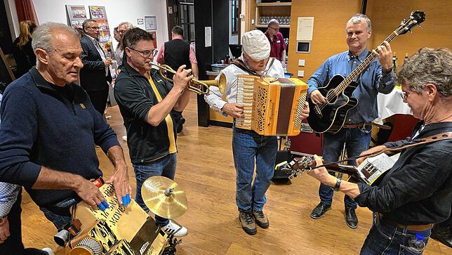 Die Schlegele-Kings, eine unplugged Kultband aus Radolfzell, versprachen gute Laune mit handgemachter Musik.