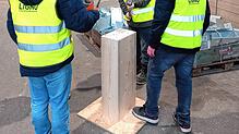 Siebtklässler der Hans-Thoma-Schule Laufenburg erfahren beim Besuch der Firmen Holzbau Amann und Lignotrend viel Wissenswertes über den ...