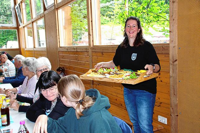 Bild 11: Ausgelassene Stimmung bei der beliebten Dorfhockete in Herdwangen
