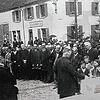 Über 800 Einwohner kommen am 17. Mai 1925 zur Grundsteinlegung für das Allmendshofener Rathaus. Repro: Roger Müller