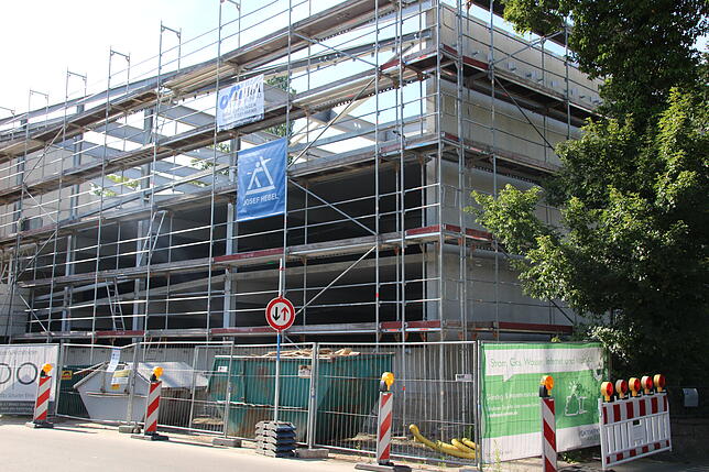 Um weitere Parkplätze zu schaffen, wird derzeit das Parkhaus Therme gebaut.