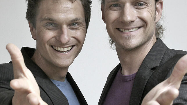 Die Brüder Gernot und Wolfram Bohnenberger begeistern als Duo &bdquo;Junge Junge&ldquo; ihr Publikum mit ihrer Zauberkunst.