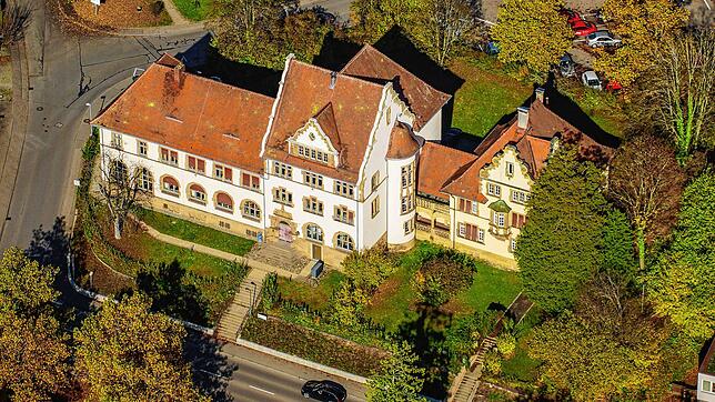 Das Stockacher Amtsgericht von oben: Hier sorgte jüngst ein 29-jähriger Angeklagter mit seinen Aussagen für Fassungslosigkeit.
