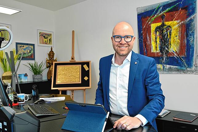 Bürgermeister Oliver Gortat in seinem Büro im Rathaus. Hier möchte er auch die nächsten acht Jahre verbringen.