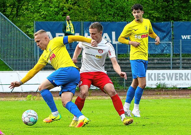 Bild 1: Die besten Bilder des Verbandsliga-Derbys zwischen dem SC Pfullendorf und dem FC Singen