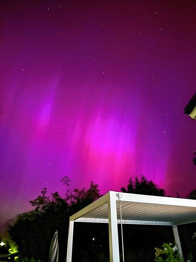 Shanice Hanser hat die farbenfrohen Polarlichter am Himmel über dem Kreis Waldshut festgehalten.