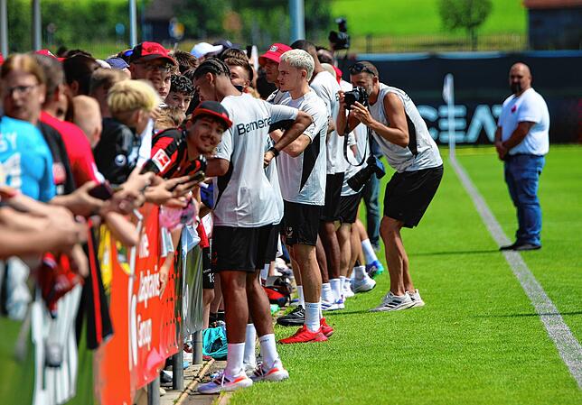 Bild 12: Leverkusen in Aasen! So war das erste Training des deutschen Meisters im Schwarzwald