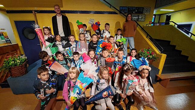 21 Kinder sind in die Klasse 1b der Weihermattenschule eingschult worden. Klassenlehrerin ist Silke Weber (rechts).