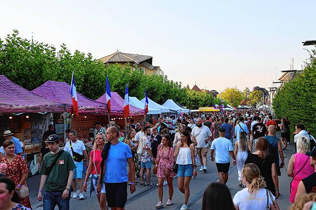 Bild 28: Die Stimmung am Bodensee ist bestens! So feiert Konstanz beim Seenachtfest 2025
