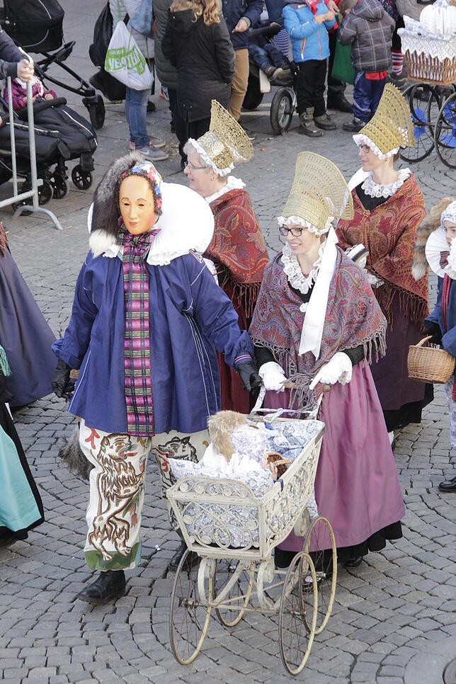 Bild 41: Bilder vom großen Kinderumzug von oben – Teil 1