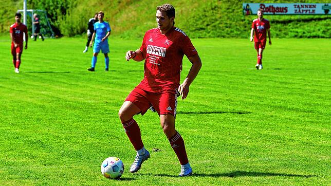 Siegtreffer: Laurenz Hiller – hier beim Spiel in Buch – entschied mit seinem Tor das Derby für Tabellenführer VfR Bad Bellingen gegen ...