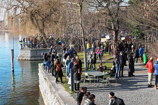 Bild 14: Demo vom Herosé-Park bis zum Stadtgarten: Konstanz geht auf die Straße – wir haben die Bilder!