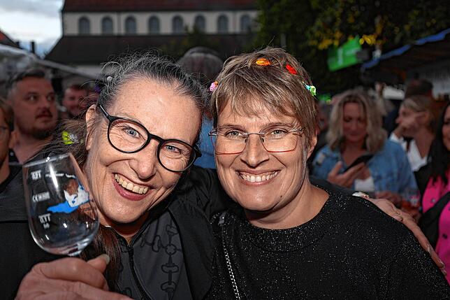 Bild 37: Beim Konstanzer Weinfest 2025 steigt schon am Eröffnungsabend die Stimmung - Die schönsten Bilder