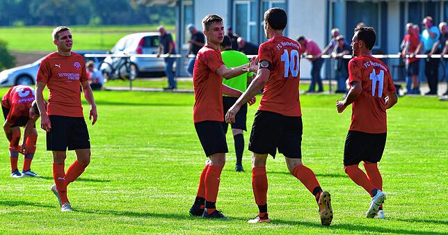 Bild 5: FC Hochrhein besiegt den FC Wallbach deutlich mit 4:0 &ndash; und wir haben die Bilder!