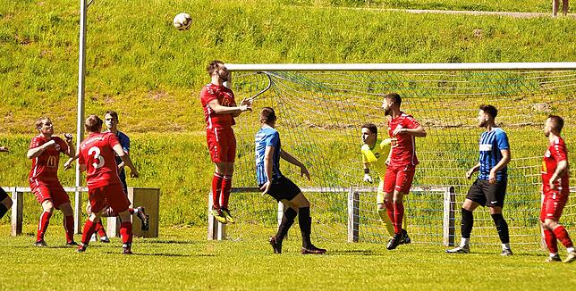 Bild 3: SG FC Wehr/Brennet und FC Wallbach der trennen sich im Derby ohne Tore &ndash; aber wir haben Bilder!