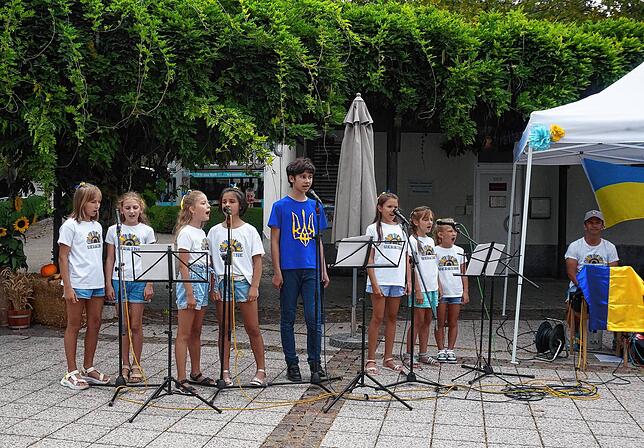 Schöner Gesang: Diese ukrainischen Kinder singen beim Fest auch ein Lied in deutscher Sprache – sein Titel „Danke“.
