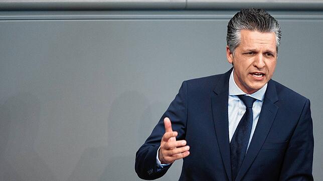 Thorsten Frei (CDU/CSU), Unions-Fraktionsvize, spricht in der Plenarsitzung des Deutschen Bundestages. An seinen Worten über Afghanistan ...