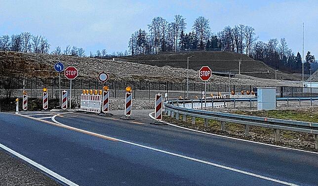 Am Montagmorgen war die neue Anschlussstelle der A98 Minseln noch gesperrt.
