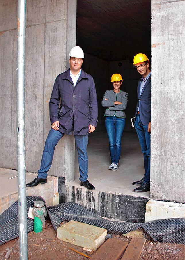 Bundestagsabgeordneter Felix Schreiner (von links), Direktorin Marianne Husemann und der Herrischrieder Bürgermeister Christian Dröse ...