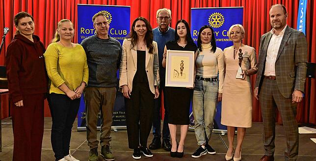 Freude über den Paul-Harris-Preis: Von links Oxana Kochedykova, Lilly Smirnova, Daniel Wenzler, Marta Yaremko, Meinrad Zimmermann vom ...