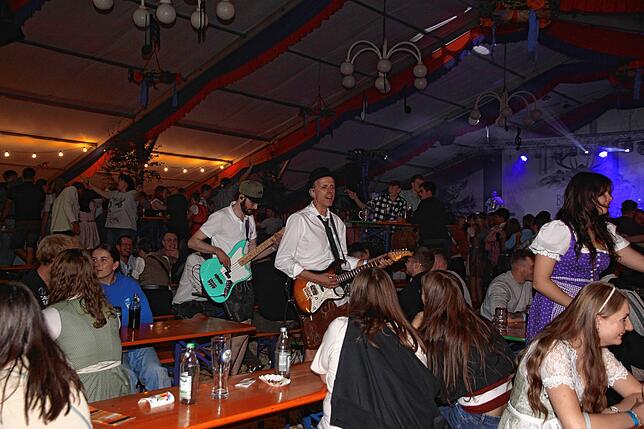 Bild 18: Die besten Bilder von der Partynacht beim Herbstfest in Honstetten