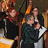 Da war die Leitung von Chor und Kapelle noch in Ordnung beim Kirchenkonzert der Donaumusikanten mit dem Kirchenchor. Dirigentin Elke ...