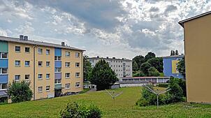 Durch Aufstockung des Bestands und drei neue Gebäuden will die Baugenossenschaft Überlingen am östlichen Hildegardring 56 Mietwohnungen ...