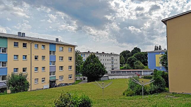 Durch Aufstockung des Bestands und drei neue Gebäuden will die Baugenossenschaft Überlingen am östlichen Hildegardring 56 Mietwohnungen ...