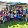 Im September 2019, wurde das Familienzentrum beim Kinderland Hohenlupfen eingeweiht. Vorn, links Erzieherin Yvonne Schanz, ...
