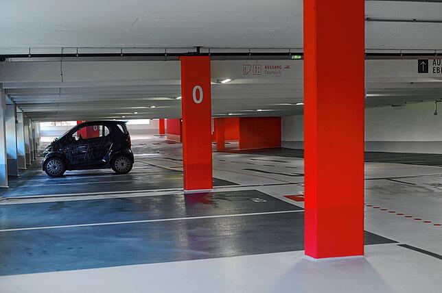 Das neue Parkhaus am Sportpark ist meistens ziemlich leer, weil man auf der anderen Straßenseite im Bodensee-Center kostenfrei parken kann.