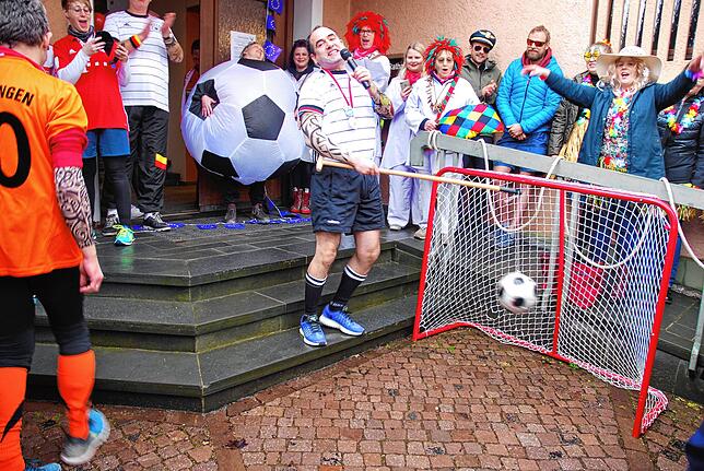 Ein wahrer Meister: Klettgaus Bürgermeister Ozan Opcuogullari im Fußballdress.