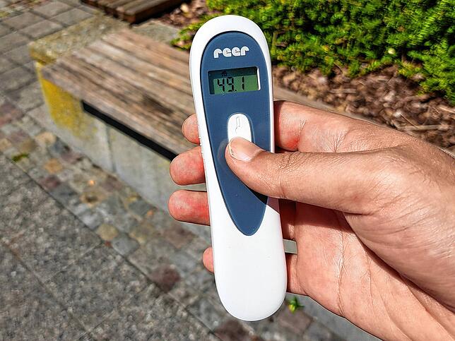 Diese Bank am Augustinerplatz kommt auf 49,1 Grad Celsius.