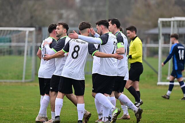 Bild 1: FC Hauingen besiegt den VfB Waldshut mit 3:0 – und wir haben Fotos!