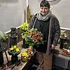Brunhilde Weiler im Selbstbedienungsbereich des Blumengeschäfts an der Käferstraße. Mit der Ehrlichkeit ihrer Kunden ist sie zufrieden.