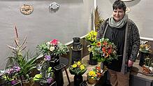 Brunhilde Weiler im Selbstbedienungsbereich des Blumengeschäfts an der Käferstraße. Mit der Ehrlichkeit ihrer Kunden ist sie zufrieden.