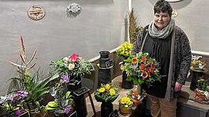 Brunhilde Weiler im Selbstbedienungsbereich des Blumengeschäfts an der Käferstraße. Mit der Ehrlichkeit ihrer Kunden ist sie zufrieden.
