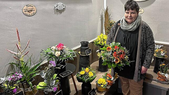 Brunhilde Weiler im Selbstbedienungsbereich des Blumengeschäfts an der Käferstraße. Mit der Ehrlichkeit ihrer Kunden ist sie zufrieden.